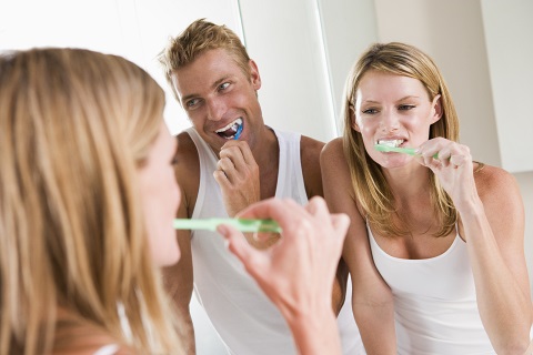 Brushing your teeth together with your partner