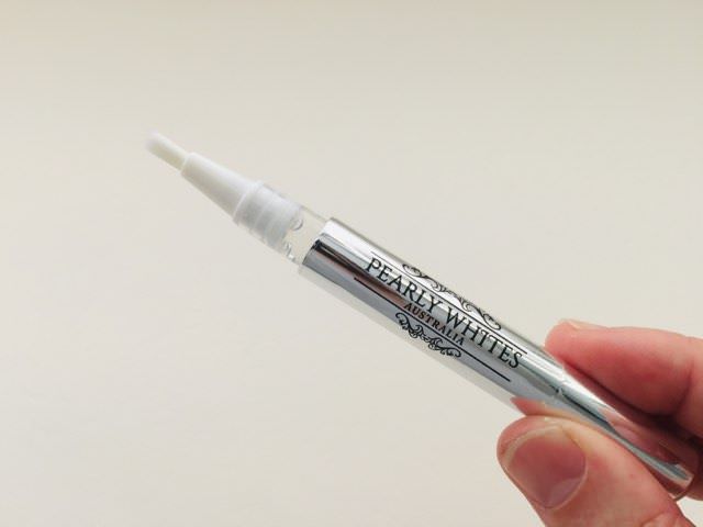 Pearly Whites Pen - Twist the bottom to activate the flow of gel
