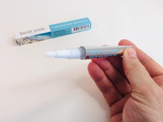 Showing the brush of the bondi smile whitening pen