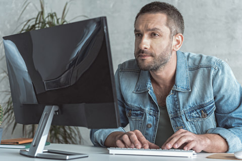 A man searching online for a dental hygienist