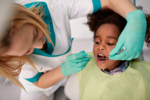 Can Distracting Your Kids at the Dentist Help feature image