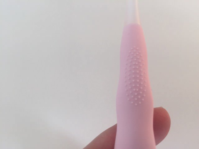 Colgate Cushion Clean toothbrush has raised dots