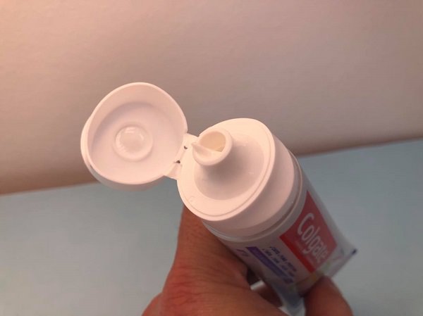 Opening the lid of Colgate Total 12 Toothpaste