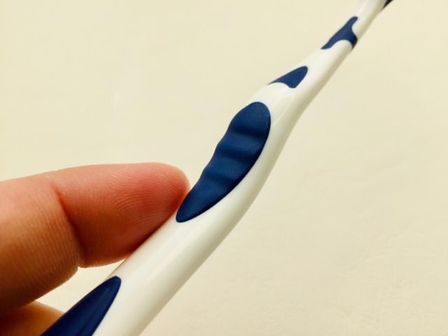 Grip areas of the Dentitex Interdental Flexi-head toothbrush by aldi