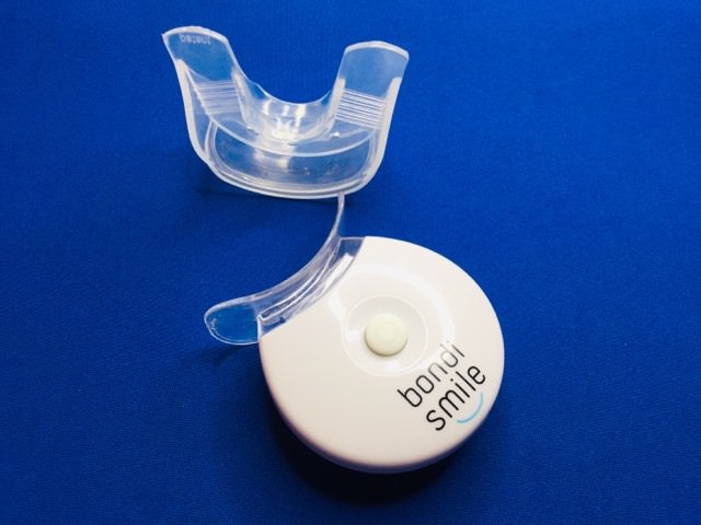 The rubber mouth tray and the led bondi smile light