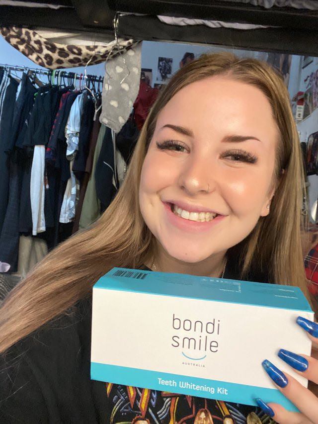 Alanna with her Bondi Smile Kit