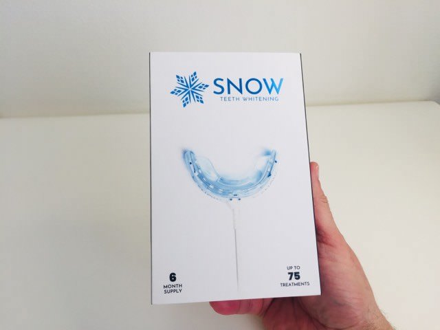 Holding the Snow teeth whitening kit