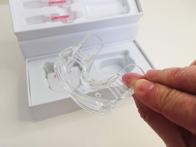 looking at the universal mouth tray by Dentitex