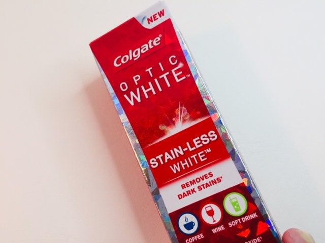 The Colgate Optic White Stain-less White packaging