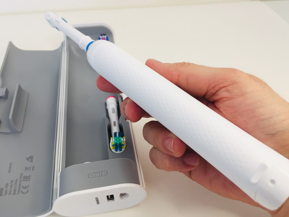 The oral-b genius 9000 bluetooth handle