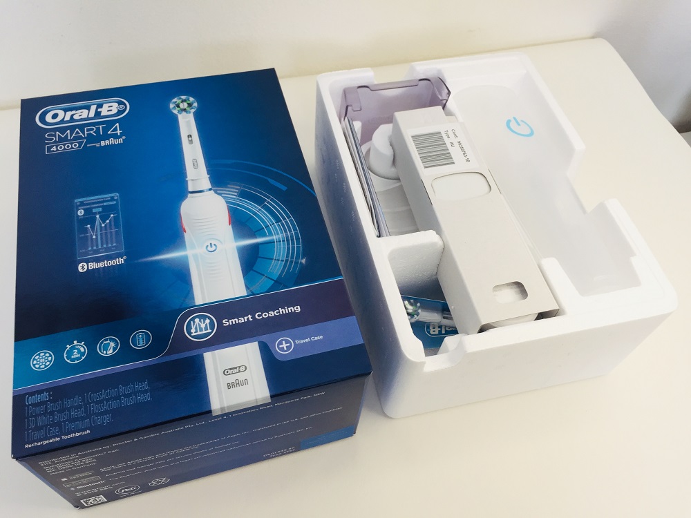 Oral b Smart 4000 packaging and contents