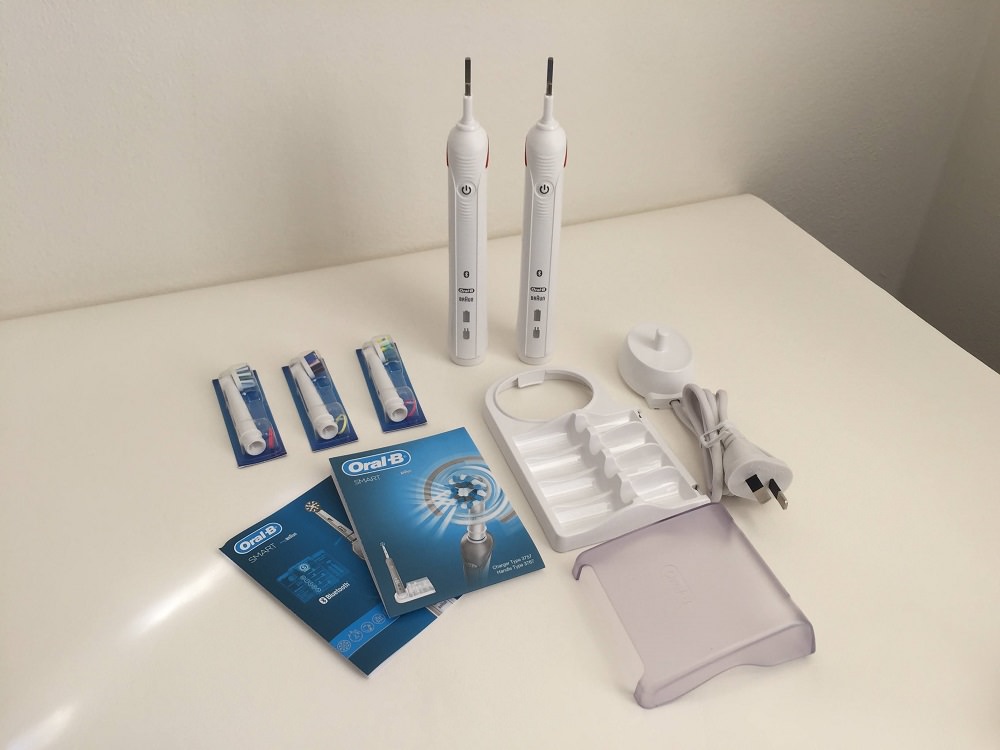 What you get inside the Smart 5000 Electric toothbrush by Oral B 